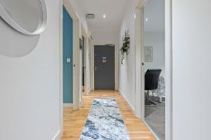 Central StationSpacious Central Leeds Flat - Sleeps 8 with Pool Table的相册照片