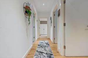 Central StationSpacious Central Leeds Flat - Sleeps 8 with Pool Table的相册照片