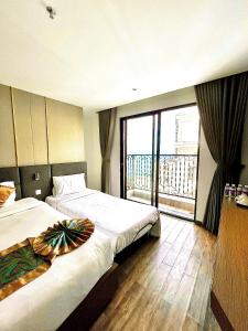 Giường trong phòng chung tại Sochi Hotel