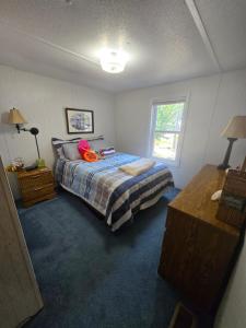 Ένα ή περισσότερα κρεβάτια σε δωμάτιο στο Entire 3 bedroom home two miles from Sunset Beach