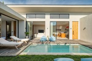 Swimmingpoolen hos eller tæt på Villa Monoï Uluwatu + 29 billeder