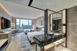 Postel nebo postele na pokoji v ubytování Crowne Plaza Rugao