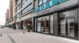 an empty street in front of a building at City Comfort Inn Chengdu Southwest University of Finance and Economics Wansheng Metro Station in Chengdu