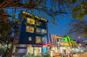 a building on a city street at night at Yahobhoomi Hotel Tashree Dwarka Sector 23 in New Delhi