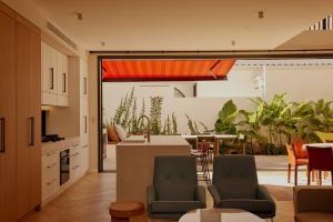 Η κουζίνα ή μικρή κουζίνα στο Ammamead House
