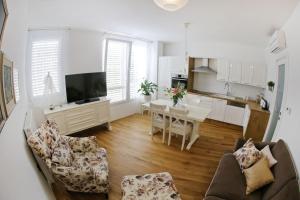 TV a/nebo společenská místnost v ubytování Apartment Amber