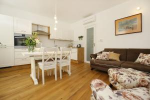Kuchyň nebo kuchyňský kout v ubytování Apartment Amber