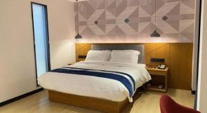 Postel nebo postele na pokoji v ubytování Borrman Hotel Shaoguan Nanxiong Rt-Mart