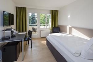 Televiisor ja/või meelelahutuskeskus majutusasutuses VitalBoutique Hotel Zurzacherhof