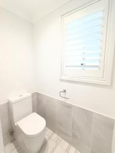 Koupelna v ubytování Comfortable Queen Room in Baulkham Hills - BH2 + 3 fotografie