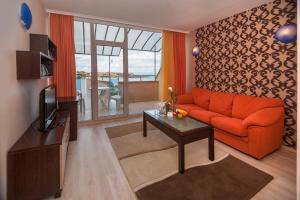 TV a/nebo společenská místnost v ubytování Selena Hotel
