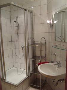 Kúpeľňa v ubytovaní Ferienhaus Kahr Appartment Roßbrand + 37 fotografií