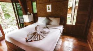River View Resort At Chaewlan客房内的一张或多张床位
