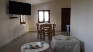 A television and/or entertainment centre at Villa da Luciana