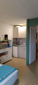 Nhà bếp/bếp nhỏ tại CAP5 Studio climatisé Cap D'Agde