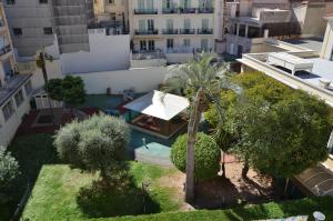 En hage utenfor Spacieux & Lumineux appartement - Centre de Cannes