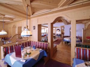 Posteľ alebo postele v izbe v ubytovaní Hotel Omesberg