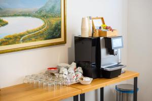 Příslušenství pro přípravu čaje a kávy v ubytování Boutique rooms Kican