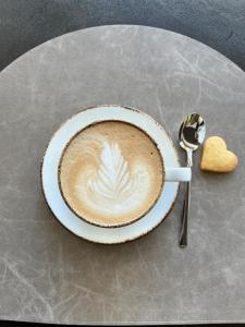 Příslušenství pro přípravu čaje a kávy v ubytování Dolomites Room and Breakfast Formiè