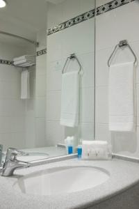 a bathroom with a sink and a mirror at Holiday Inn Maidstone-Sevenoaks, an IHG Hotel in Maidstone