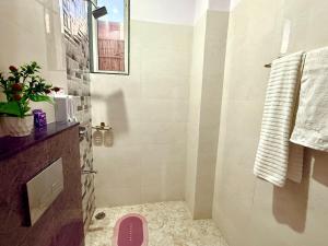 Koupelna v ubytování DANG by Modern Haven