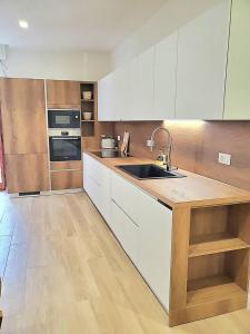Cuina o zona de cuina de Appartamento di lusso con 3 camere da letto
