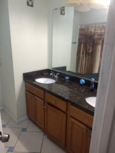 Gallery image of peaceful private room& retreat in Orlando