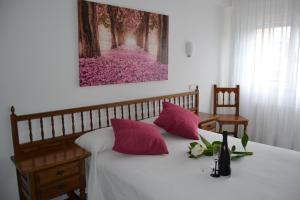 Posteľ alebo postele v izbe v ubytovaní Hostal Pereiriña