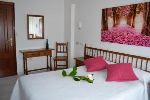 Posteľ alebo postele v izbe v ubytovaní Hostal Pereiriña