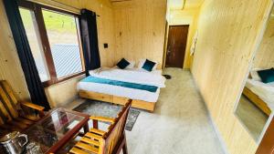 Postel nebo postele na pokoji v ubytování Cherna Danda Resort