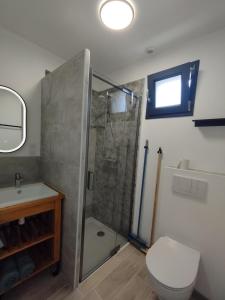 Bilik mandi di studio des olivières