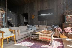 a living room with a couch and a table at Spacious, exclusive and modern cabin in Geilo in Geilo