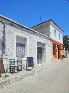 Το κτήριο όπου στεγάζεται  η παραθεριστική κατοικία +22 φωτογραφίες