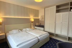 Postel nebo postele na pokoji v ubytování Hotel Inselfriede
