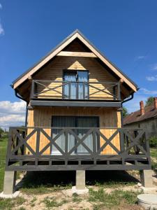 a house with a porch and a window on it at Chata Jarik in Hámry