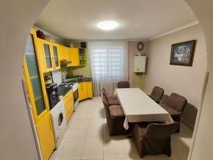 a kitchen and dining room with a table and chairs at DOR de CIMIȘLIA in Cimişlia