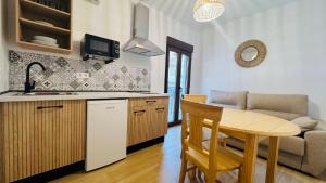 Kuchyň nebo kuchyňský kout v ubytování Apartamentos Ladera del Castillo