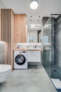 Koupelna v ubytování Rent Invest - Braniborska Apartament Parking Klimatyzacja