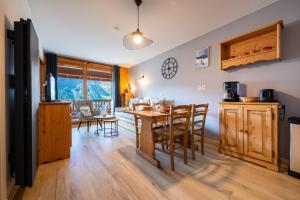 a kitchen and dining room with a table and chairs at A203- Appartement 2 pieces cabine 6 personnes in Orcières