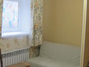 Apartments on ul Kirova 13 tesisinde bir odada yatak veya yataklar