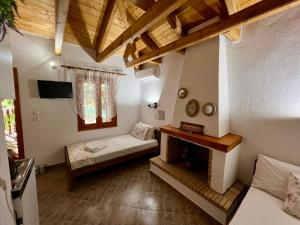 Ένα ή περισσότερα κρεβάτια σε δωμάτιο στο Aliki Stone House