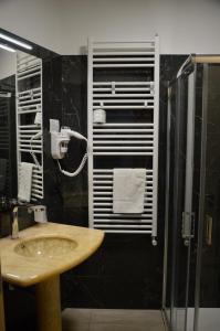 A bathroom at EGO' Marine
