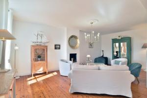 Posezení v ubytování Les Verts Sapins - Avec grand jardin