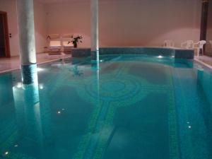 Villa d'epoca sul Lago di Garda con piscina interna e parco con laghetto,  Lazise – Updated 2023 Prices