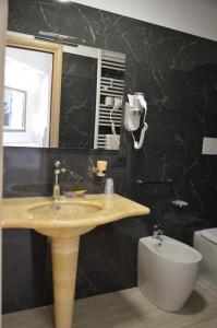 A bathroom at EGO' Marine