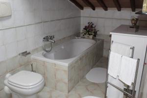 A bathroom at Lady Frantoio Toscano