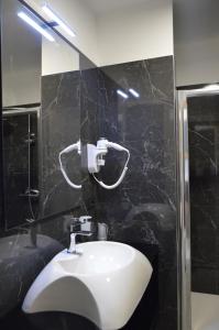 A bathroom at EGO' Marine