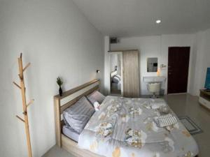 a bedroom with a large bed in a room at Orchid Residence At Amata in Si Racha