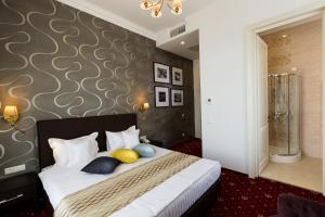 Postel nebo postele na pokoji v ubytování Hotel Saint Germain