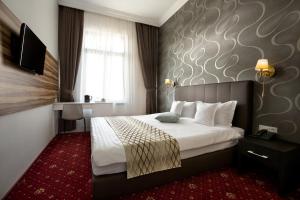 Postel nebo postele na pokoji v ubytování Hotel Saint Germain